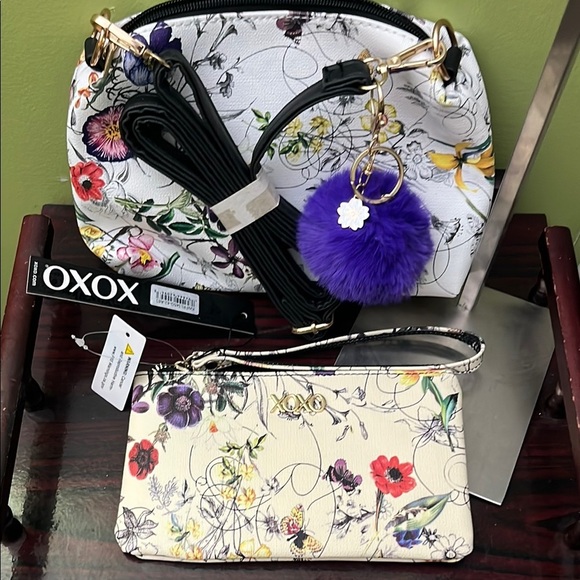 🆕 XOXO Floral Women's Wristlet & Purse Set - Picture 1 of 16